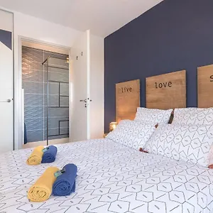 le-bleu-nuit-piscine-parking-netflix-caf.midi-pyreneeshotels.com/